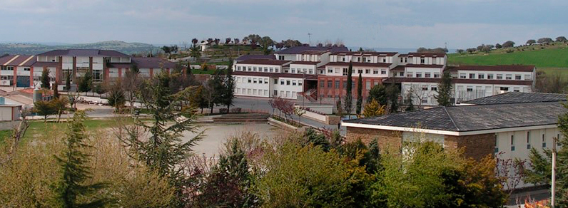 Fachada del Colegio La Inmaculada de Armenteros, centro privado de enseñanza e internado en Salamanca